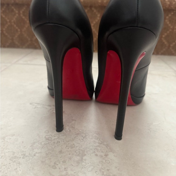 Christian Louboutin - Picture 1 of 5